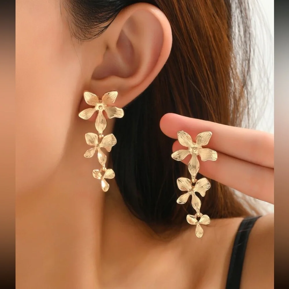 Elegant Gold Floral Drop Earrings